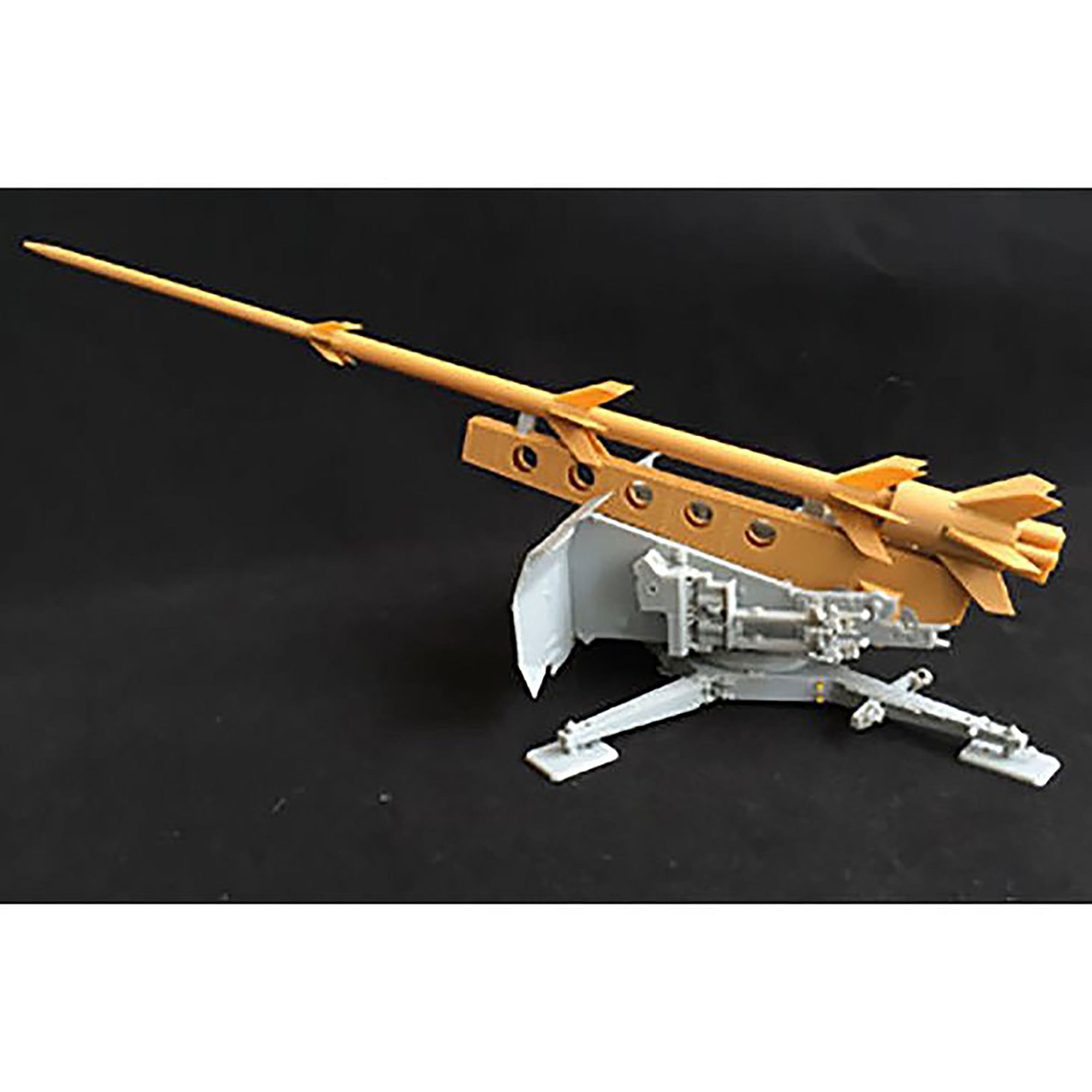 Bronco CB35048 1/35 German Rheinmetall Long-Range Rocket Rheinbote RH.Z.61/9 and Launcher Model Kit