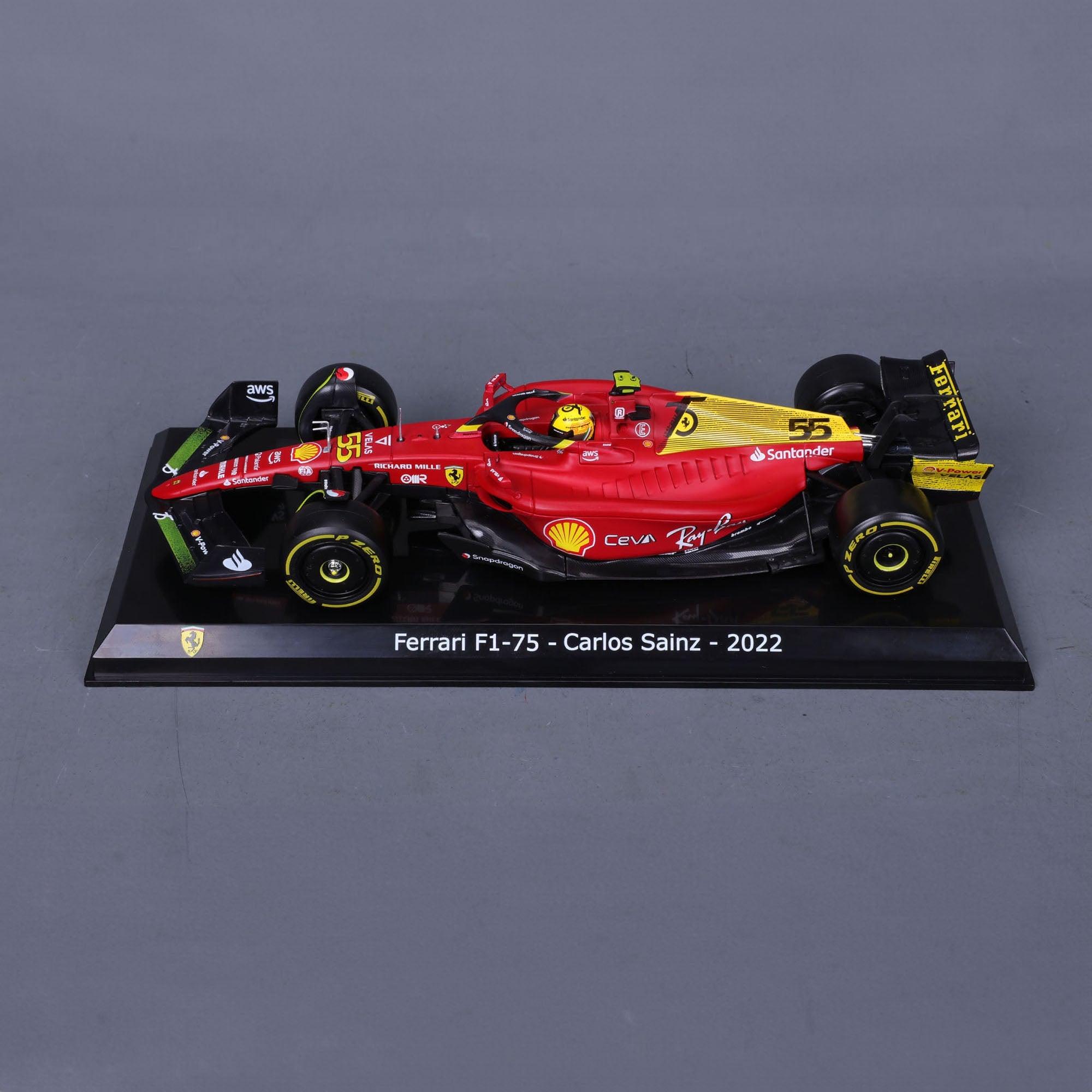 Bburago 1:24 Ferrari Racing 2022 F1 75 Sainz #55