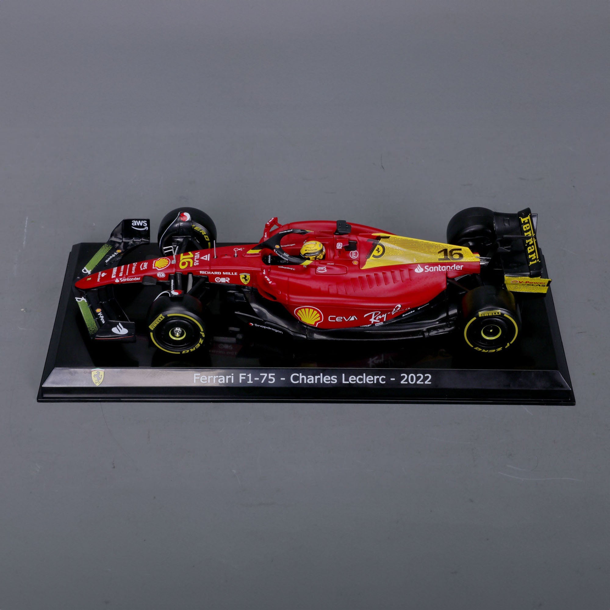 Bburago 1:24 Ferrari Racing 2022 F1 75 Leclerc #16