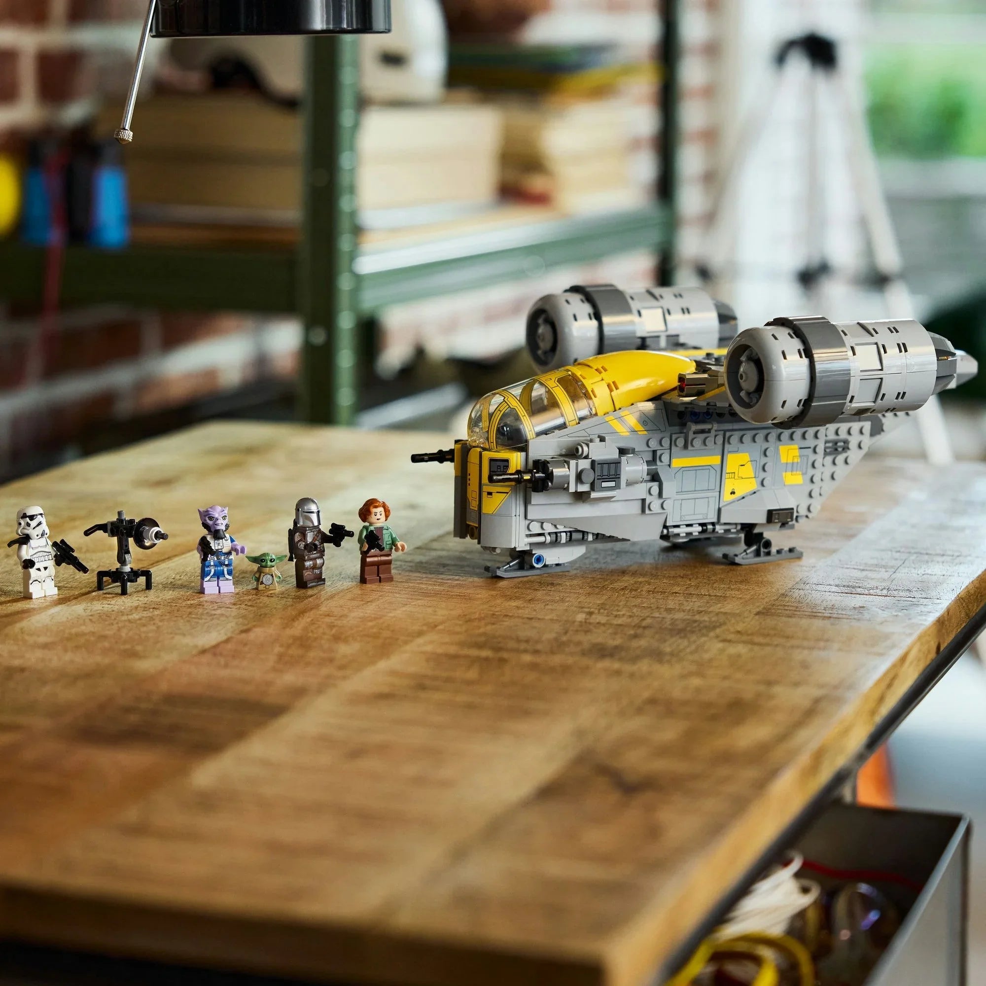 Lego Razor Crest Table LEGO Star Wars The Razor Crest™
